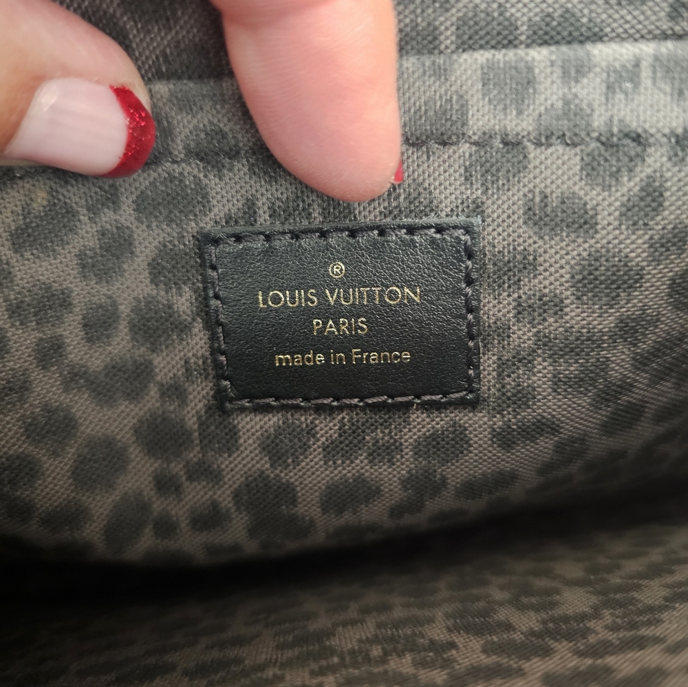 💯AUTHENTIC LOUIS VUITTON WILD AT HEARTS POUCH/CLUTCH/WRISTLET - Picture 4 of 6
